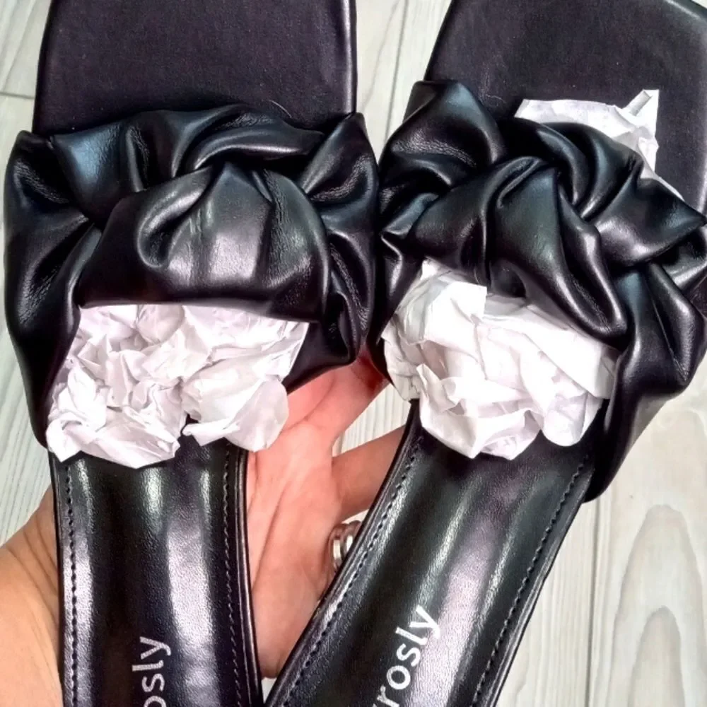 (63-3898) Sexrosly Heels Sz 41 (10.5)